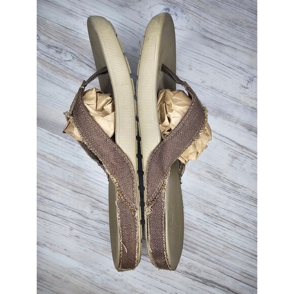 Crocs Canvas Flip Flops Men 8/Women 10 Brown Tan Comfort Sandals Unisex - Picture 4 of 9